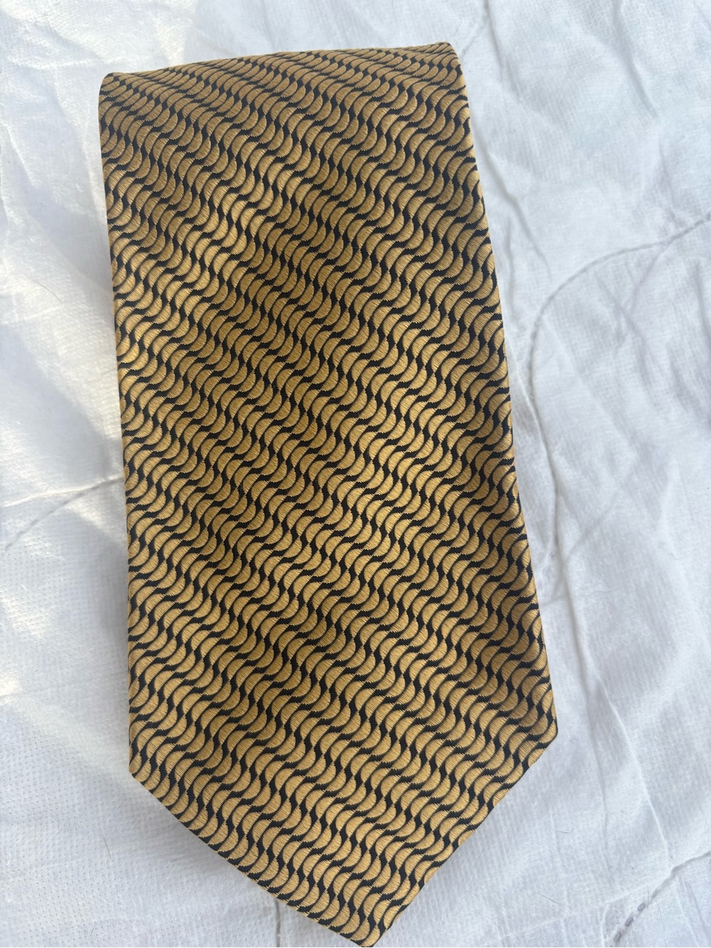 Men's Gold Wave-Pattern Silk Tie